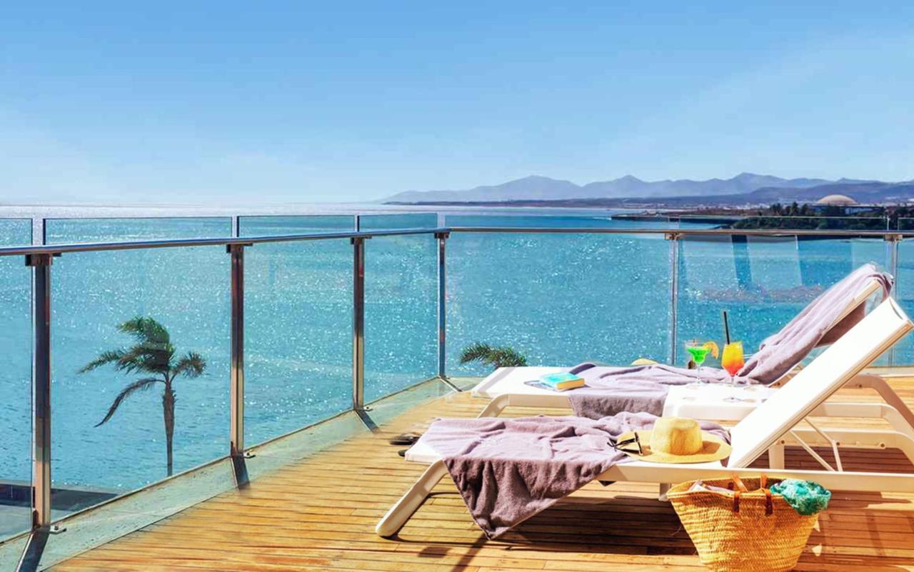 Arrecife Gran Hotel & Spa ภายนอก รูปภาพ A glass balustrade