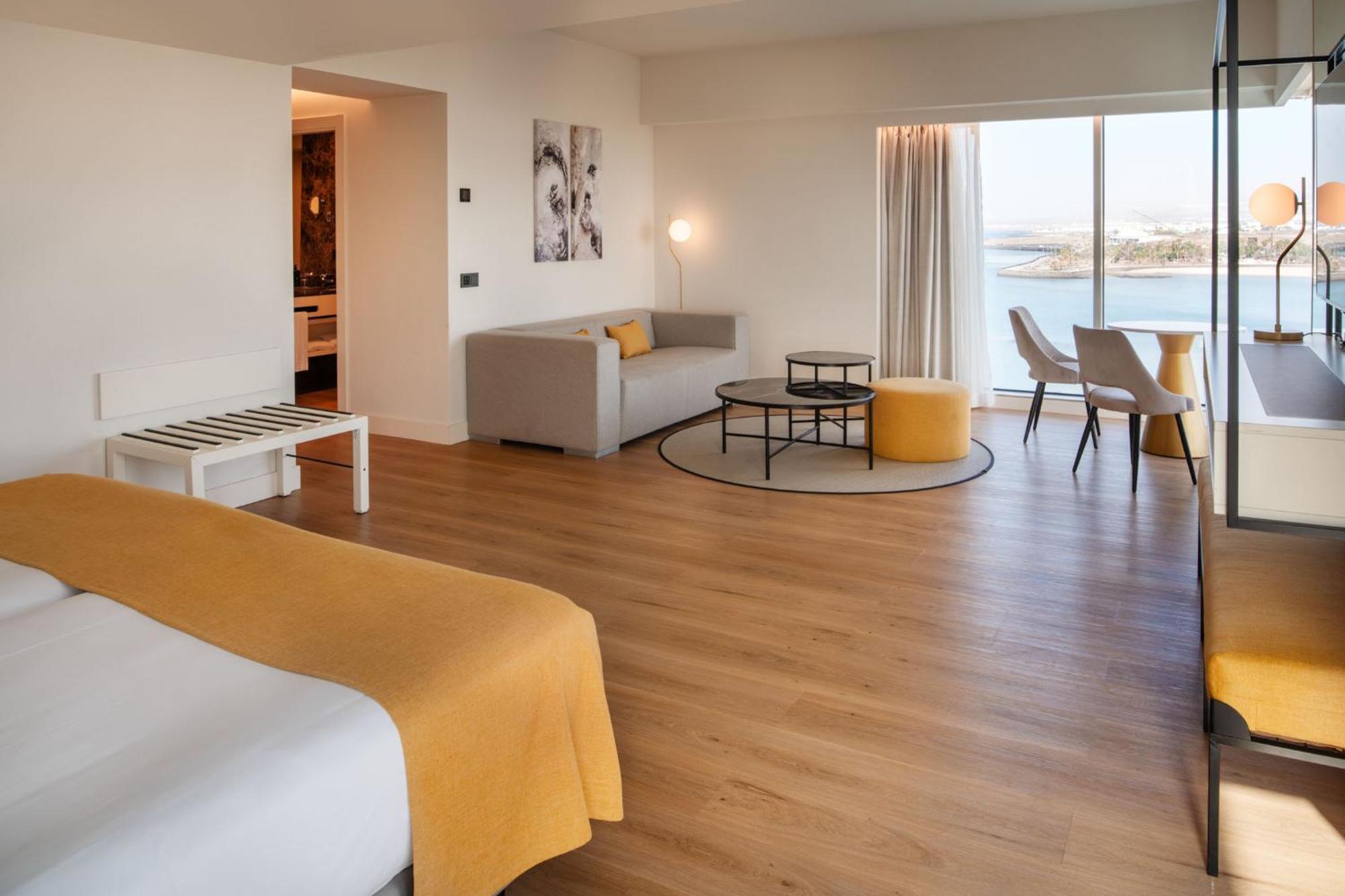 Arrecife Gran Hotel & Spa ภายนอก รูปภาพ A room at the hotel