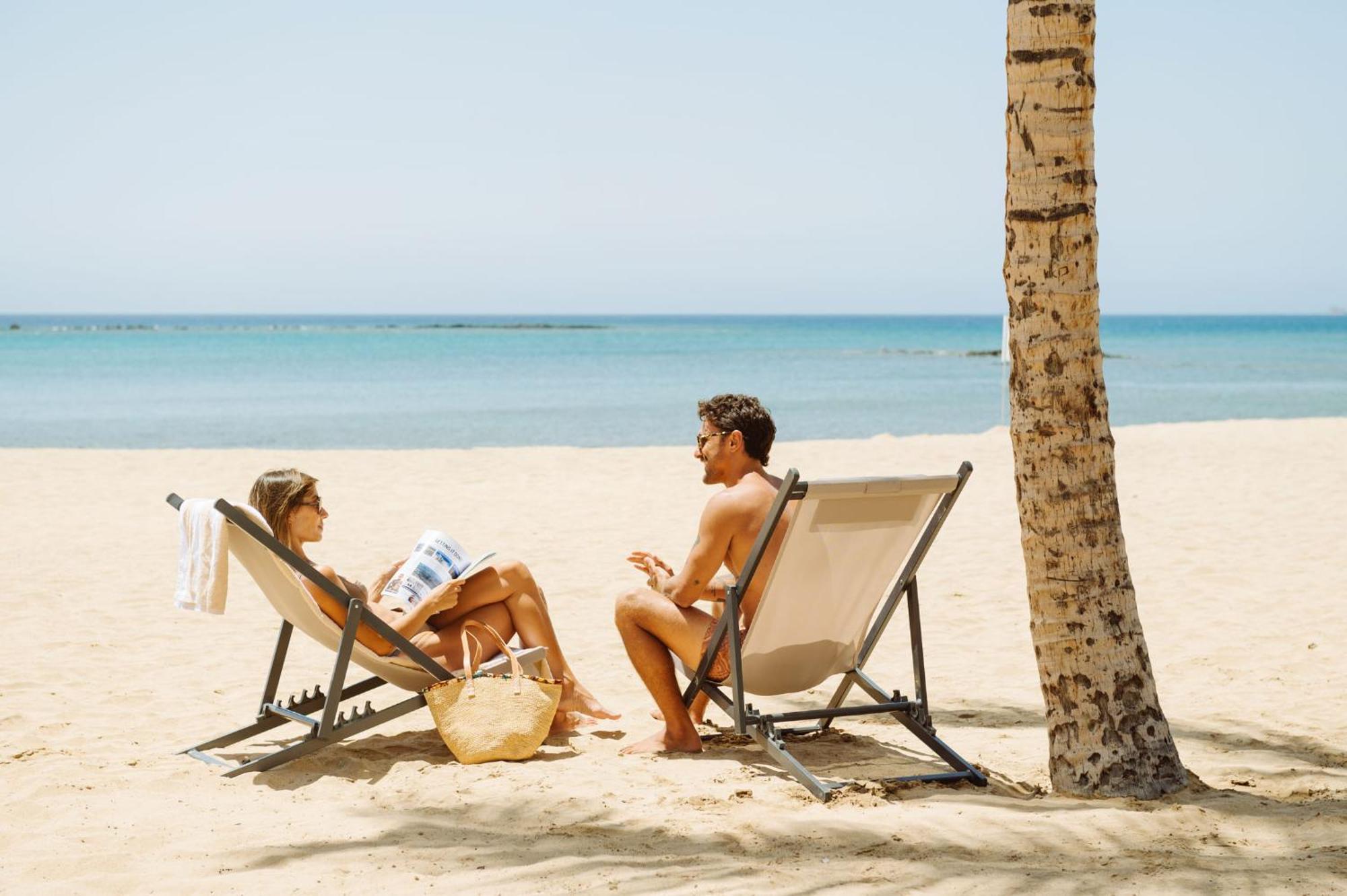 Arrecife Gran Hotel & Spa ภายนอก รูปภาพ Beach chairs
