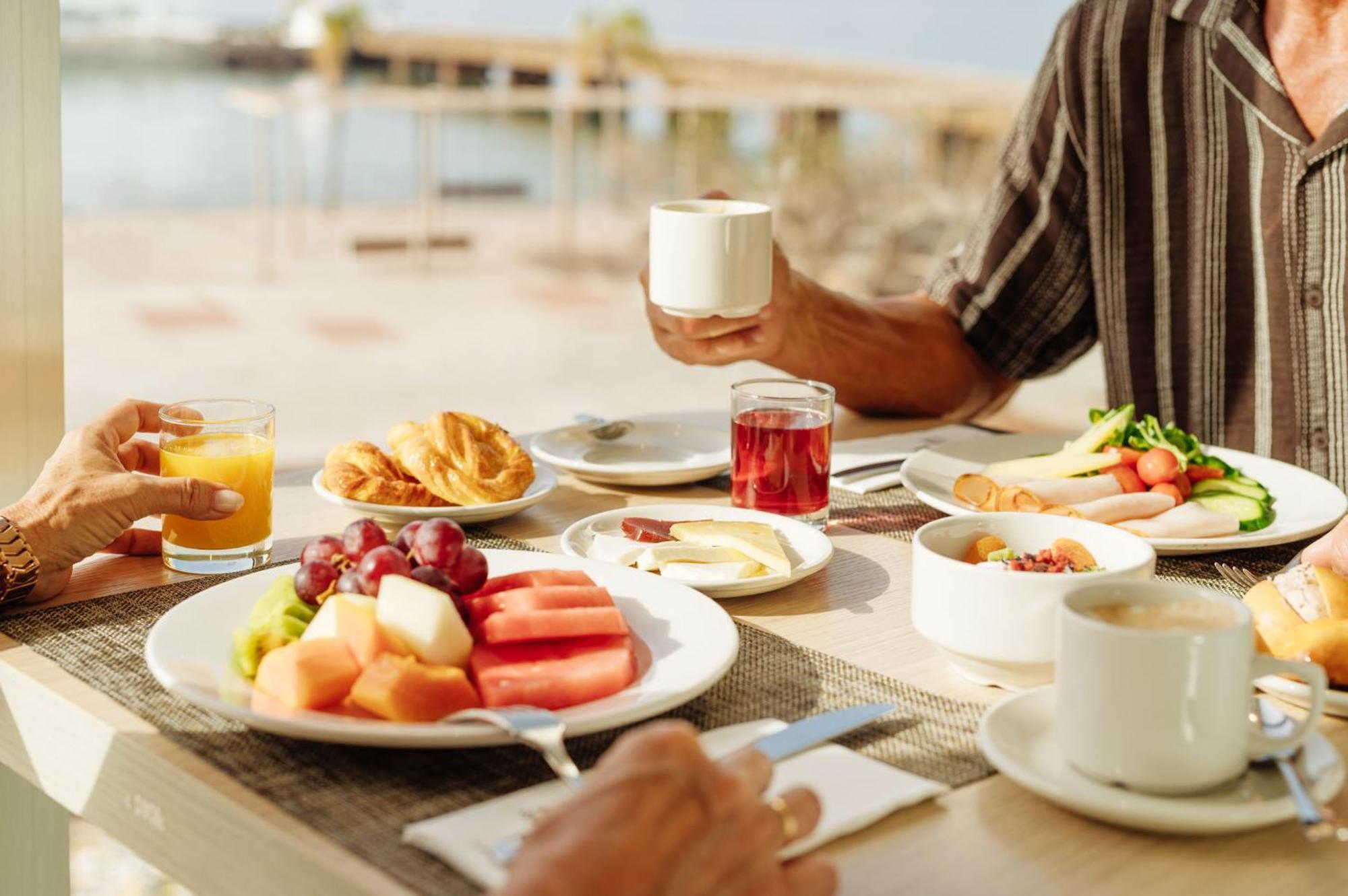 Arrecife Gran Hotel & Spa ภายนอก รูปภาพ A breakfast buffet