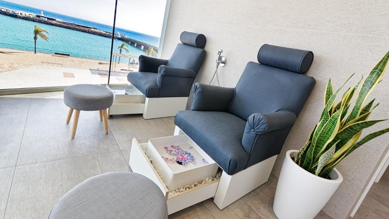 Arrecife Gran Hotel & Spa ภายนอก รูปภาพ A foot reflexology chair